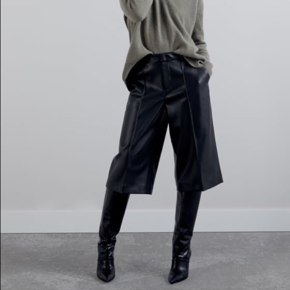 Zara black faux leather culottes wide leg leather shorts pants trendy size XL